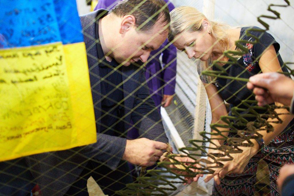 Франківців закликають долучитися до плетіння сіток у храмі Різдва Христового