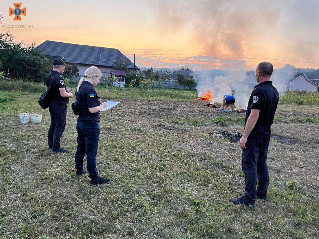 У Калуській громаді за допомогою дрона виявили шість паліїв трави. ФОТО