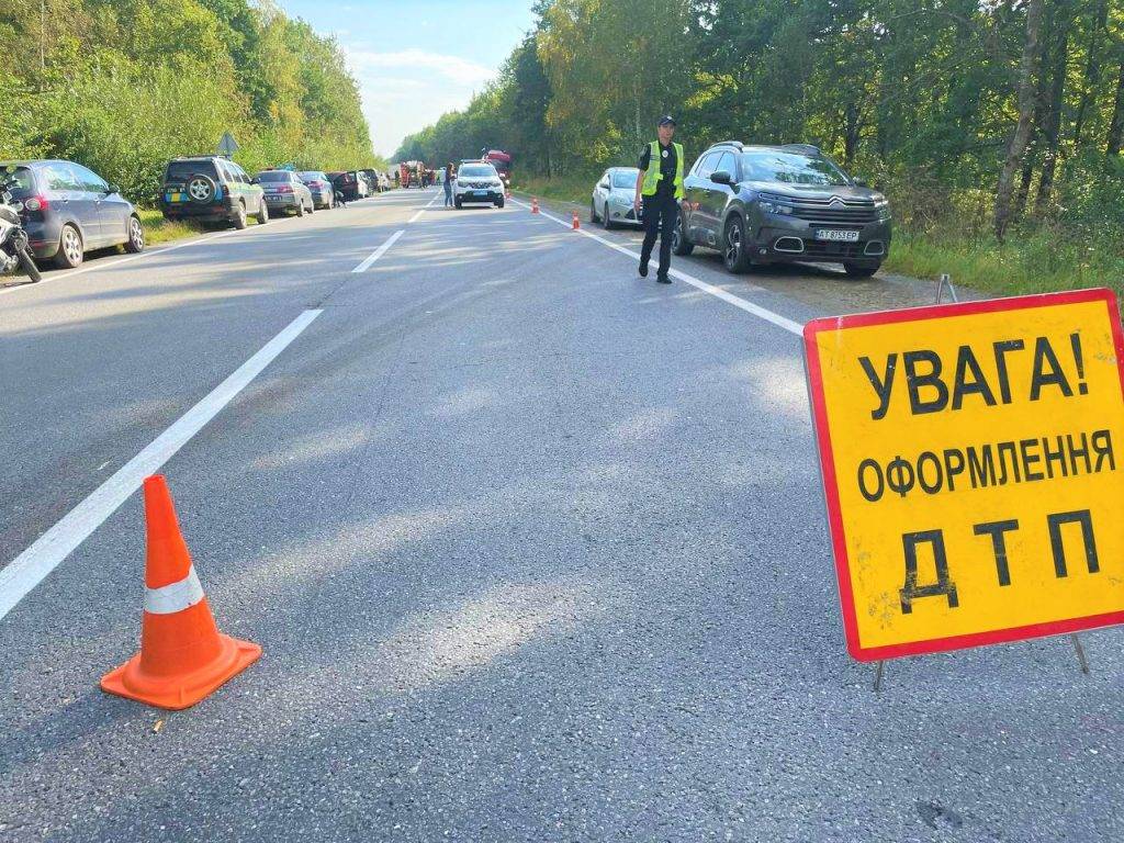 Є загиблі: в поліції розповіли деталі ранкової ДТП на Прикарпатті. ФОТО