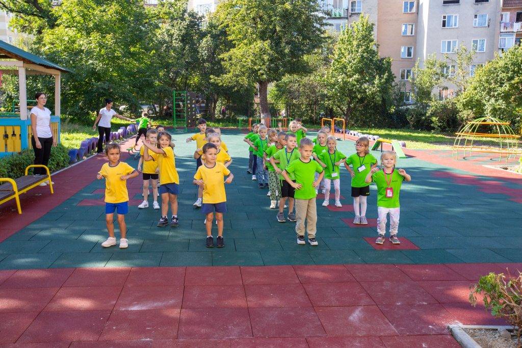 Франківський ДНЗ №3 «Бджілка» отримав сучасний спортивний майданчик ФОТОРЕПОРТАЖ