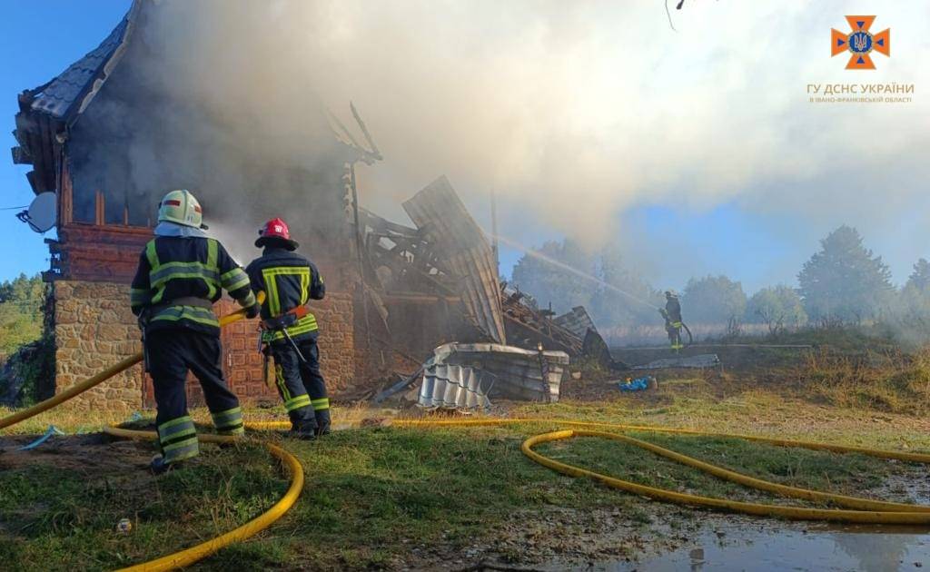 У Надвірнянському районі згорів житловий будинок