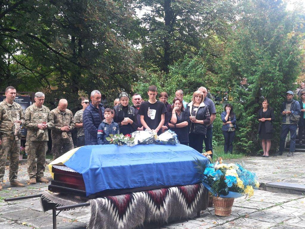 У Верховині попрощалися із полеглим бійцем Тарасом Семенюком