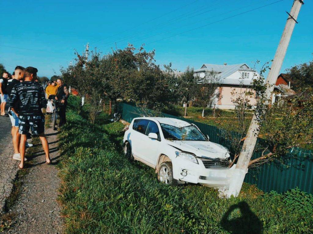 На Калущині не розминулись два автомобілі. ФОТО