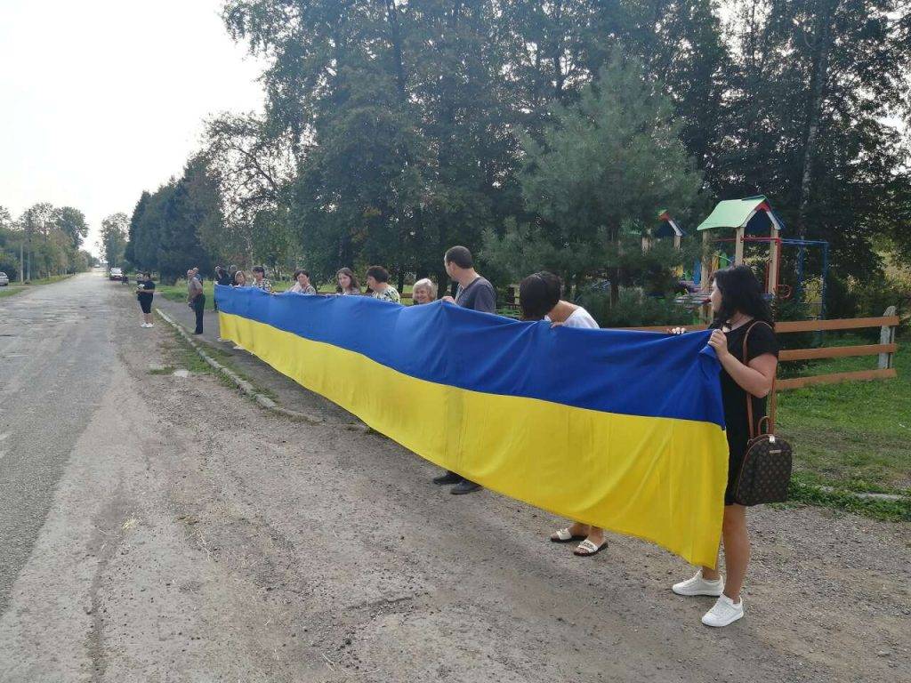 Коломийщина на колінах зустріла тіло полеглого героя Михайла Шовкового - нині відбудеться чин похорону