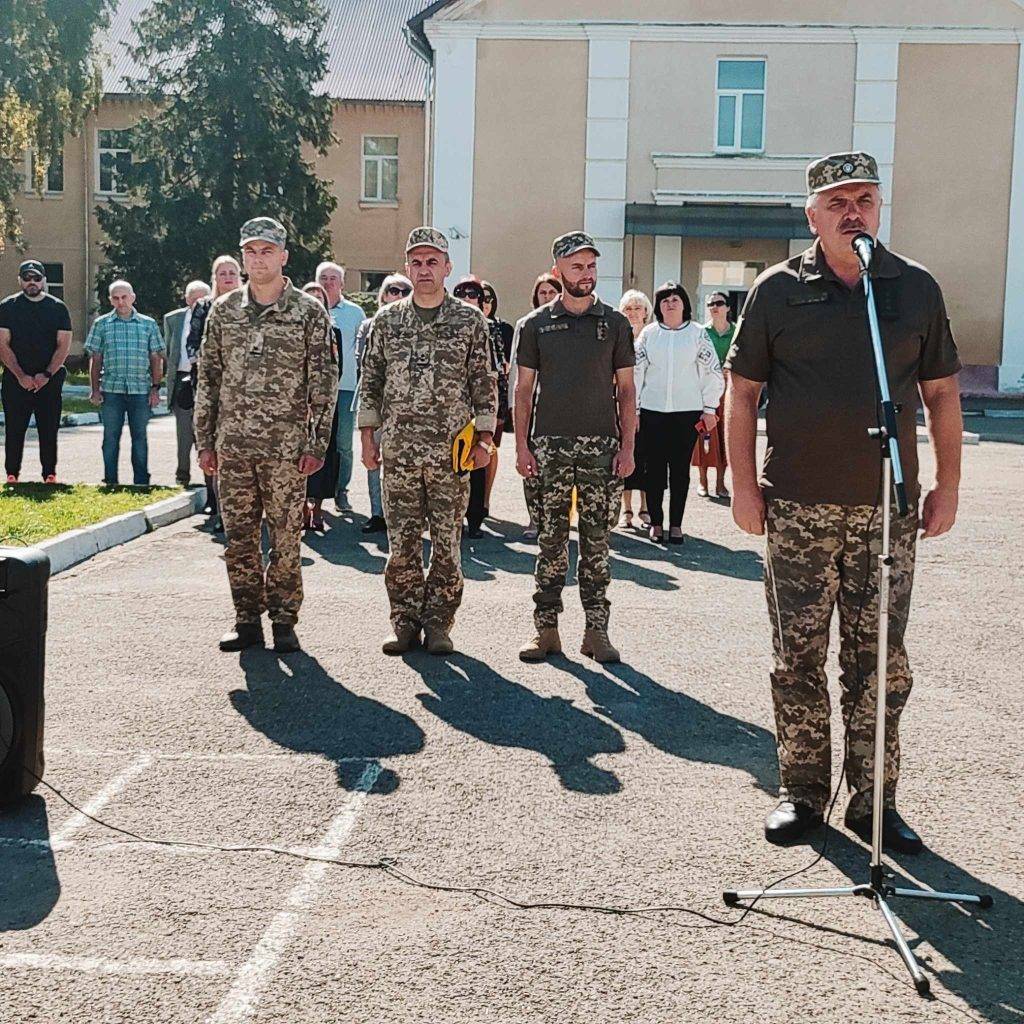 Прикарпатському військово-спортивному ліцею вручили Почесний прапор Залужного