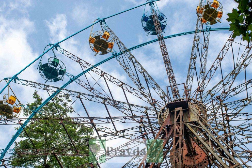 у міському парку атракціонів,лис микита,атракціони івано-франківськ,олег олексюк