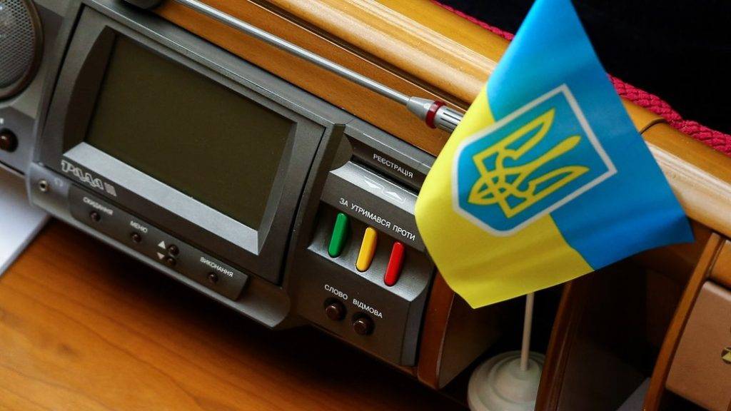 Як прикарпатські депутати голосували за повернення е-декларування