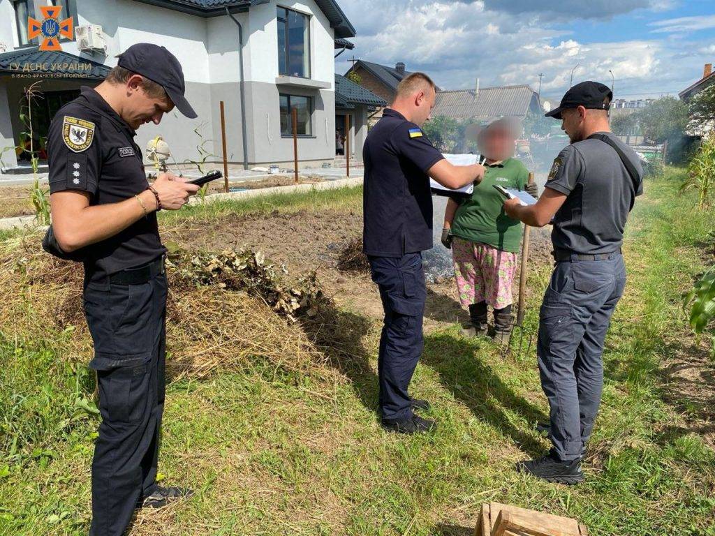 Рятувальники з квадрокоптером шукали у Франківській громаді паліїв трави,спалювання сухої трави,прикарпатські рятувальники