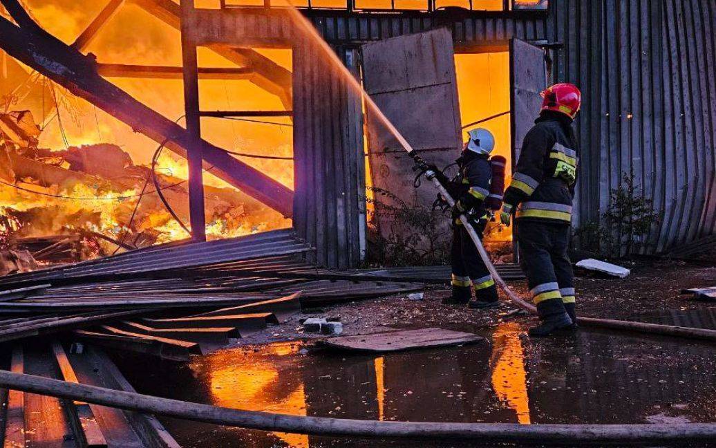 Росія атакувала "Шахедами" Львів: подробиці та перші фото наслідків