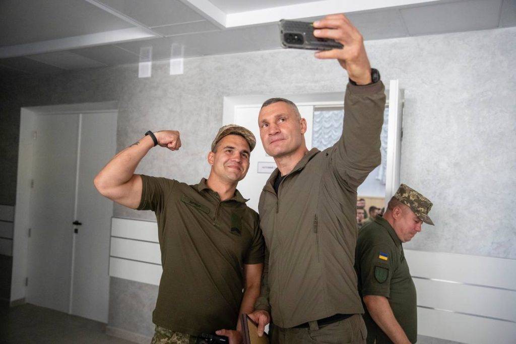 Після відвідин Прикарпаття, Віталій Кличко зустрівся із військовими