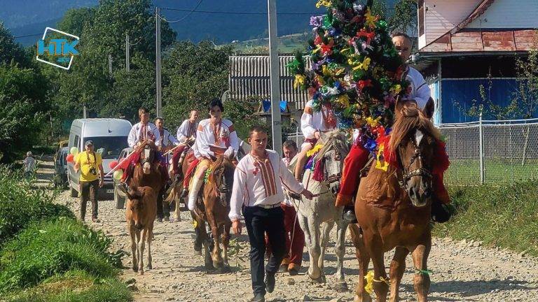 У Космачі провели традиційне гуцульське весілля