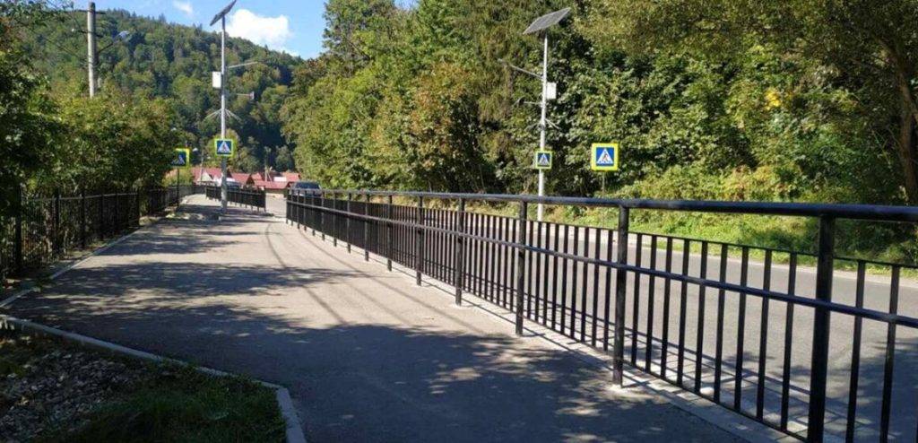 На державних дорогах Івано-Франківщини оновлюють турнікетне огородження