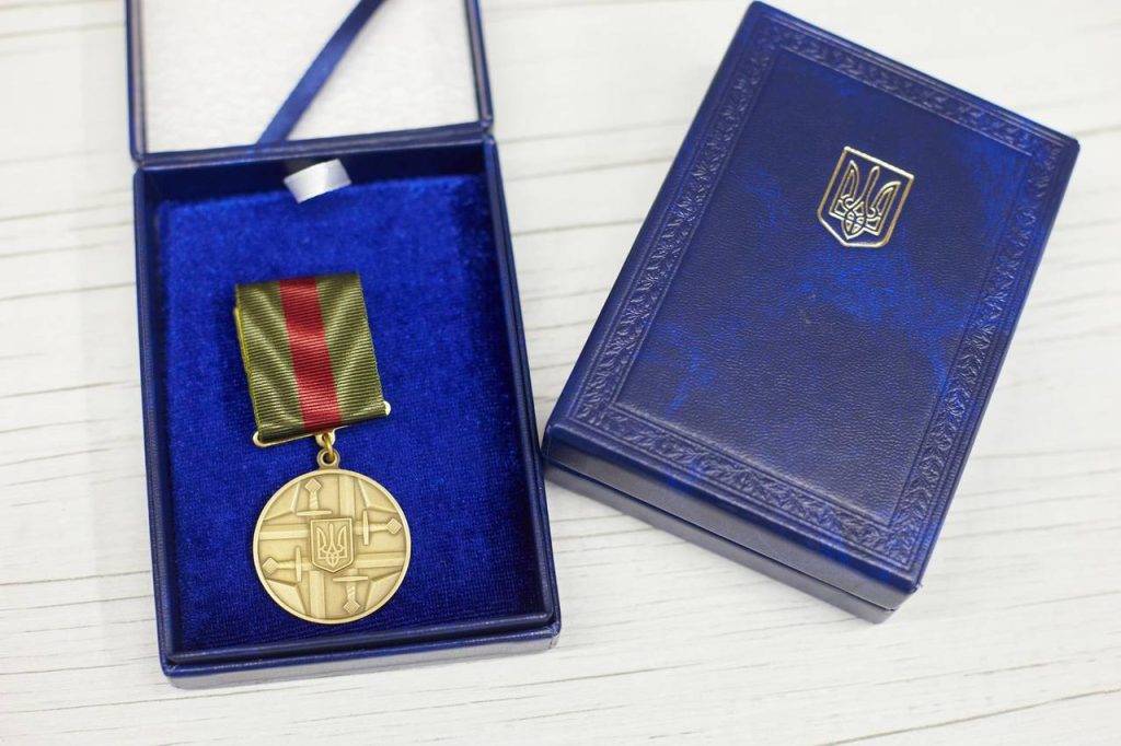 Двох захисників з Івано-Франківської громади нагородили відзнакою “За оборону України”