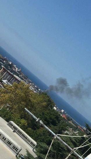 По штабу Чорноморського флоту нанесено ракетний удар: фото та відео з місця події