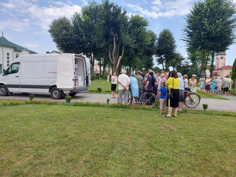 На Прикарпатті сім'ї з дітьми мають змогу отримати гуманітарну допомогу від “Молодої Просвіти”