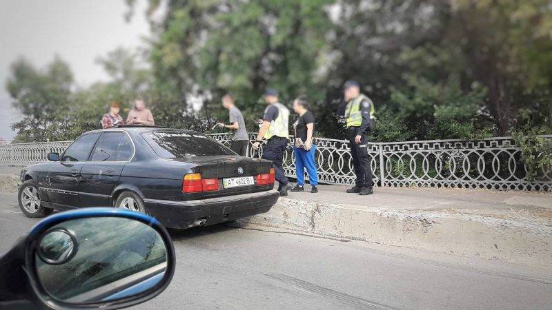 ДТП у Франківську: зіткнулися “Peugeot” та “BMW”. ФОТО