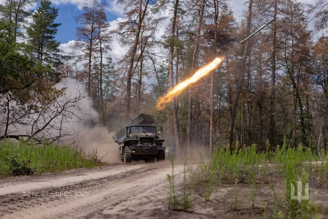 За минулу добу відбулось три десятки бойових зіткнень з окупантами