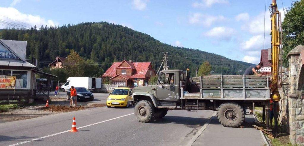 У центрі курортного Татарова встановлюють світлофори