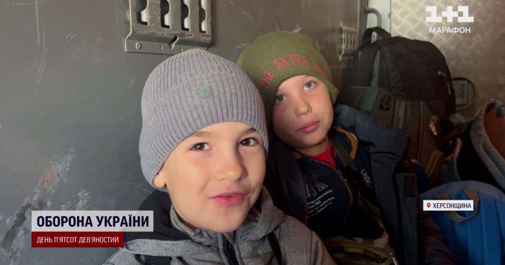 Маршрут життя "Антонівка – Херсон – Карпати": як дітей з-під обстрілів вивозили у броньованих капсулах