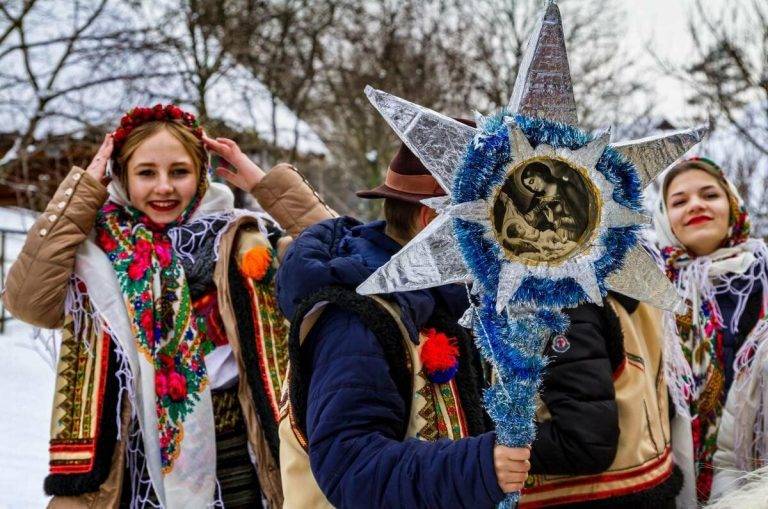 Від Романа до Йордана: коли прикарпатцям святкувати зимові свята за новим календарем