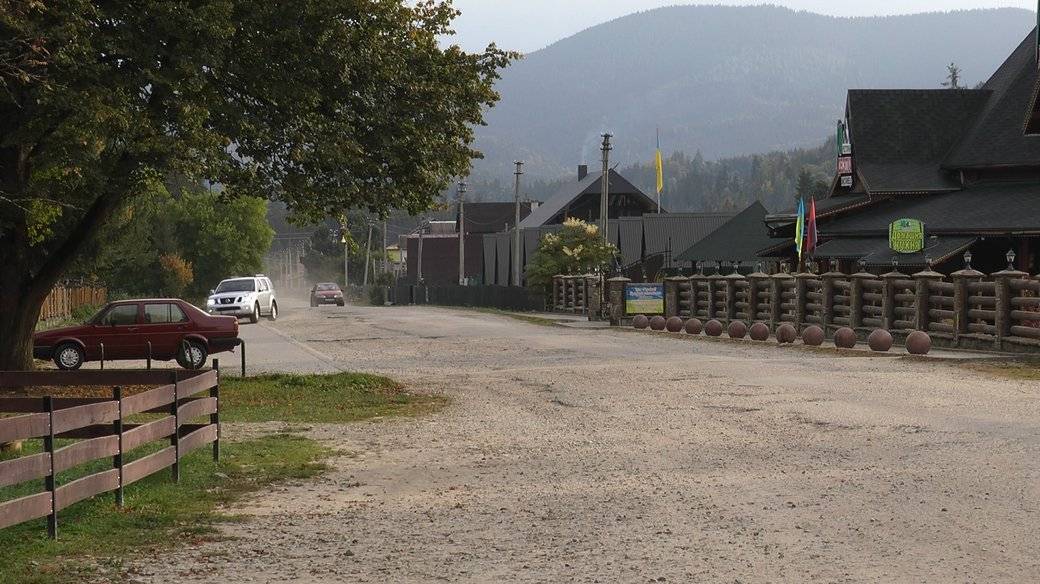 Багатостраждальна дорога до підніжжя Говерли: хто і коли її відремонтує