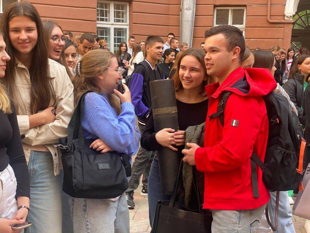 Студенти ІФНМУ на благодійному ярмарку зібрали понад 65 тисяч гривень на ЗСУ