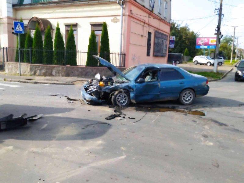 ДТП в Калуші: не розминулись дві автівки. ФОТО