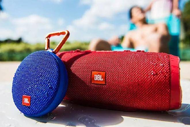 Как выбрать колонку JBL для дома, путешествий или активного отдыха?