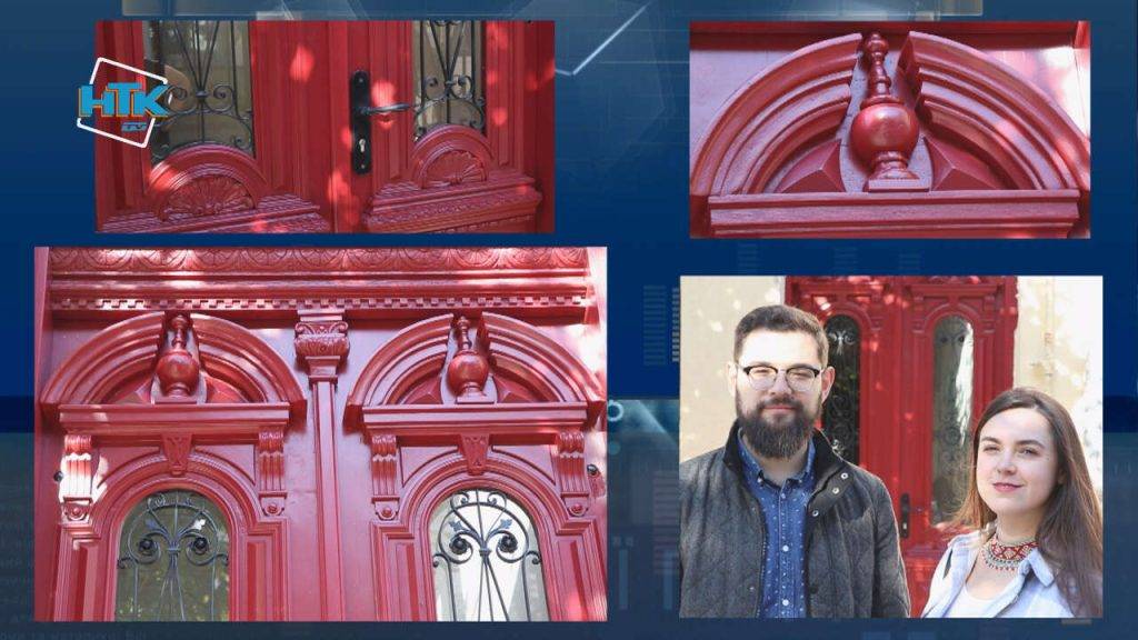 Коломиї повернули двері, які ледь не опинились на смітнику