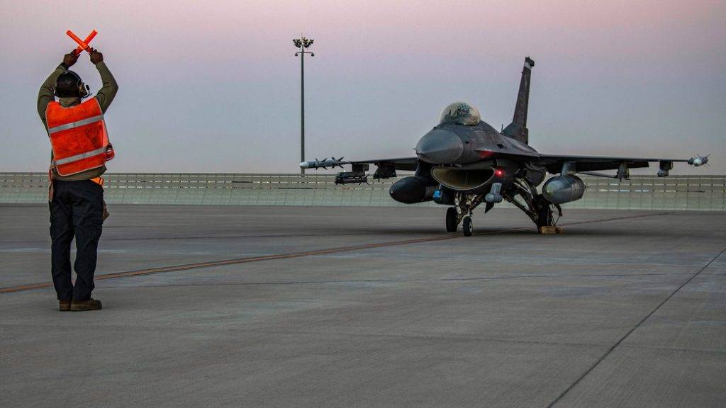 Українські пілоти розпочали льотну підготовку на винищувачах F-16 у США