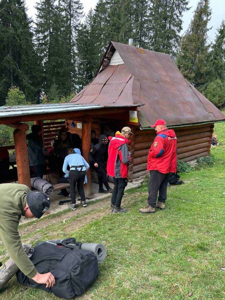 Рятувальники провели дві пошукові операції туристів, яким стало зле під час сходження на Чорногору