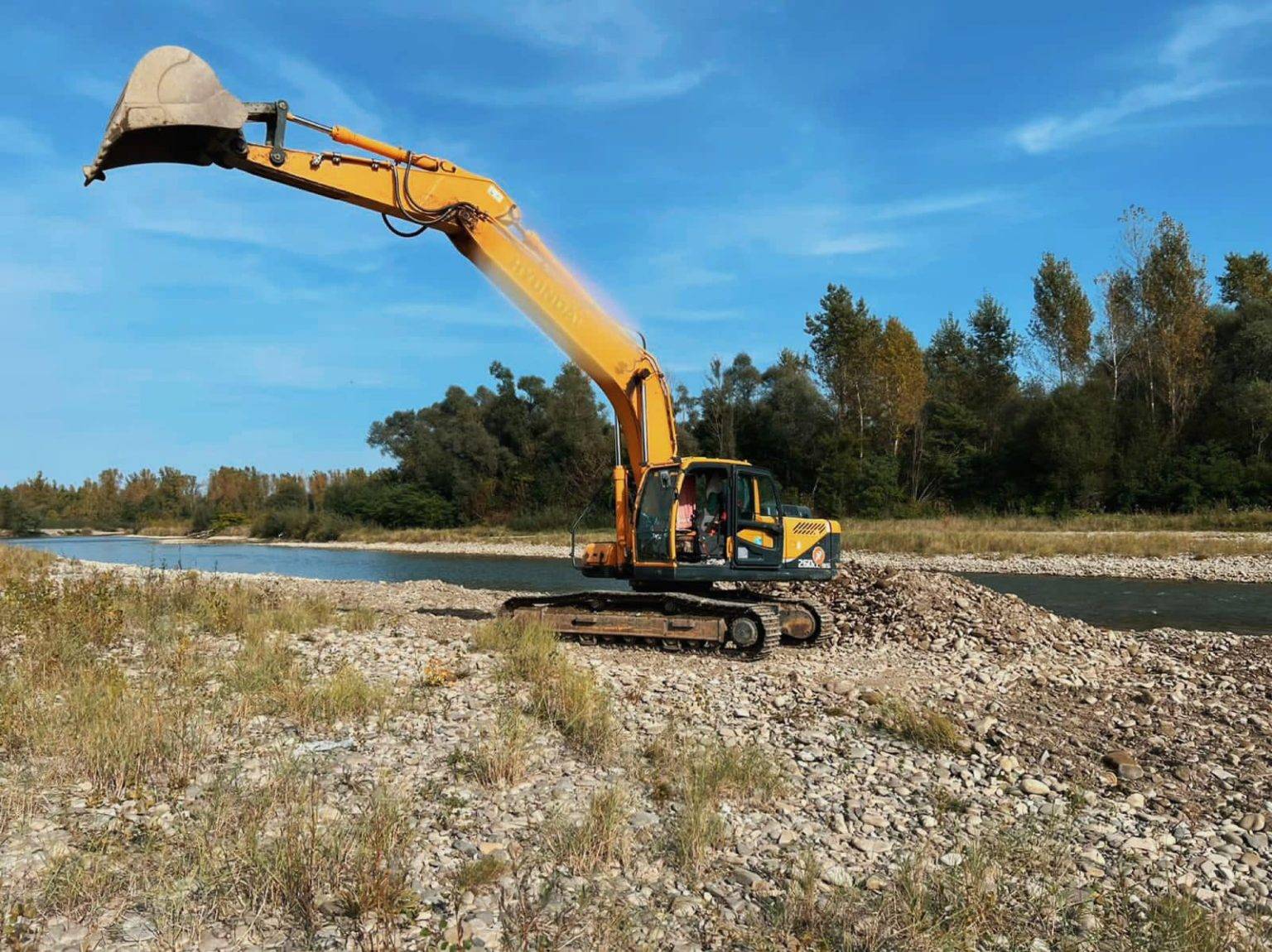 На Прикарпатті поліція виявила незаконних копачів гравію