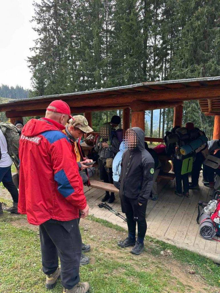 Рятувальники провели дві пошукові операції туристів, яким стало зле під час сходження на Чорногору