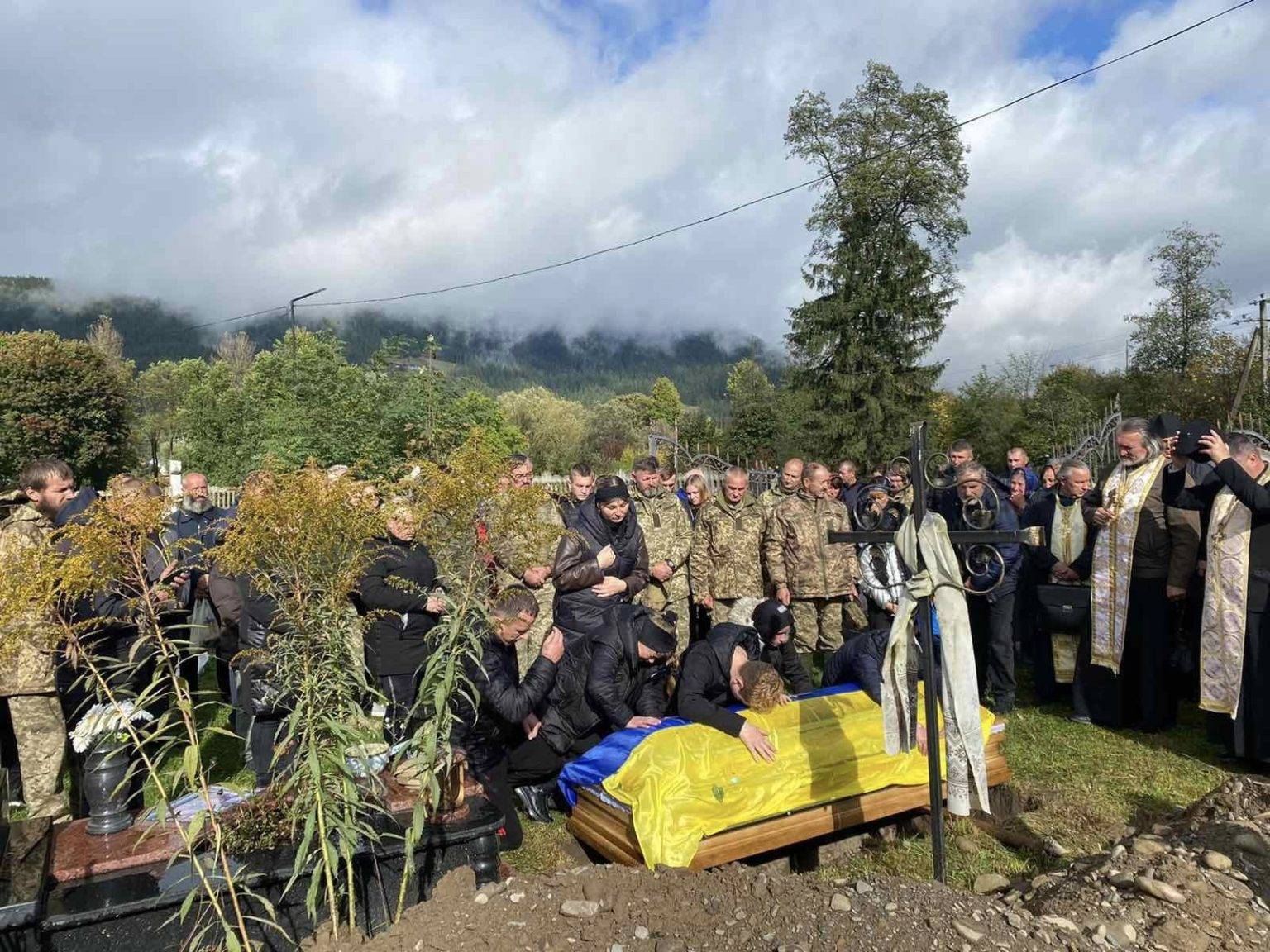 На Верховинщині провели в останню путь полеглого героя Василя Томащука