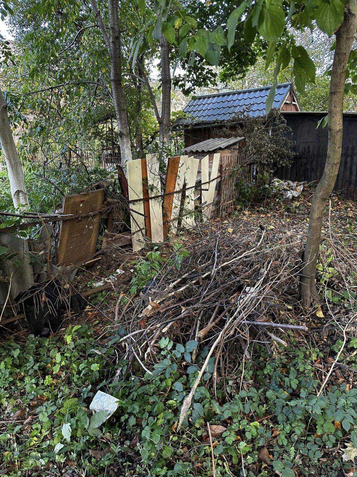 Комунальники скаржаться на франківців, які забруднюють парк на Молодіжній