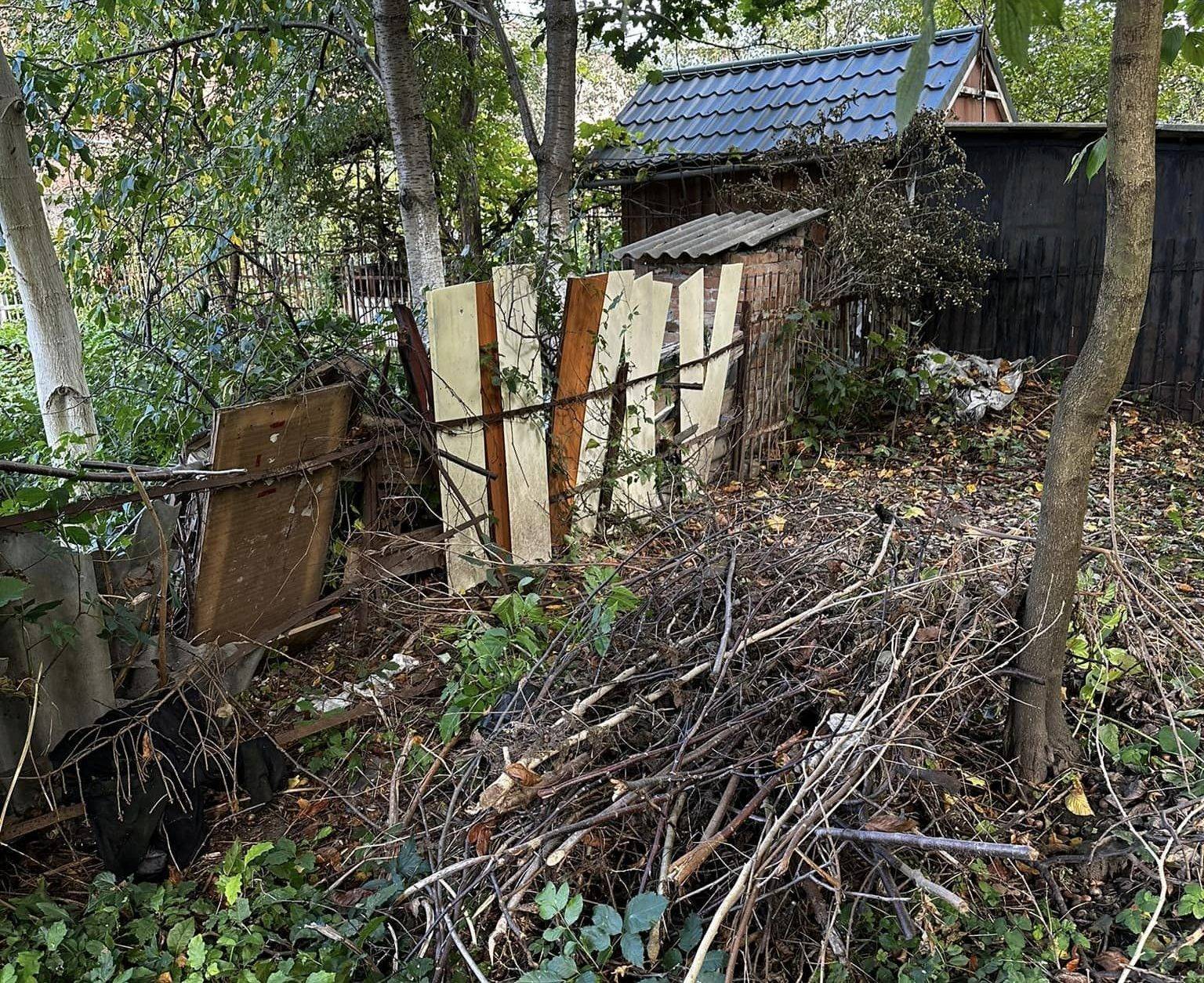 Комунальники скаржаться на франківців, які забруднюють парк на Молодіжній