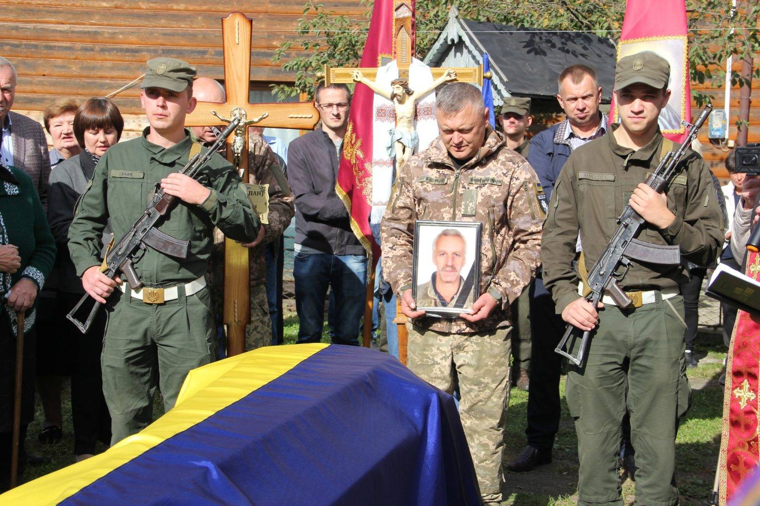 Болехівська громада провела останньою земною дорогою полеглого воїна Степана Яцяха (Корпана)