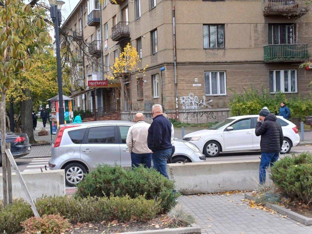 ДТП у Франківську: авто збило на переході жінку. ФОТО