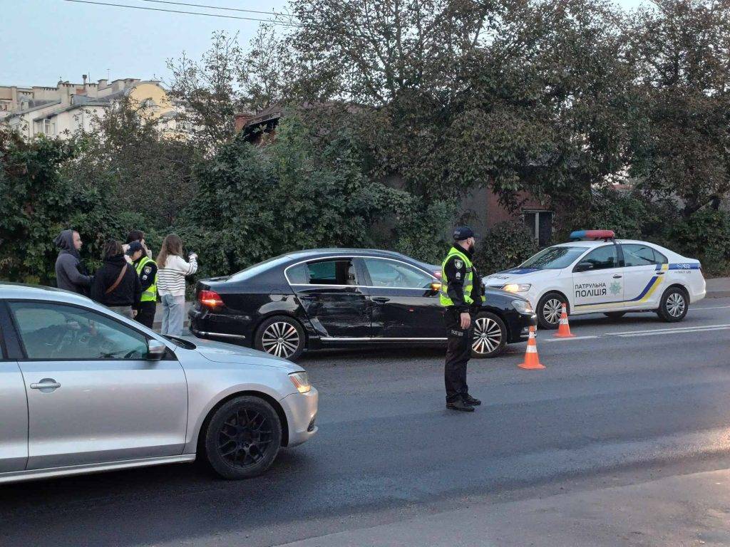 ДТП у Франківську: на Галицькій зіткнулись два авто. ФОТО