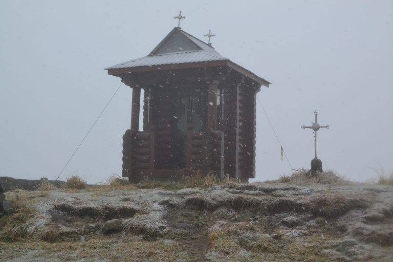 У Карпатах випав сніг (фото)