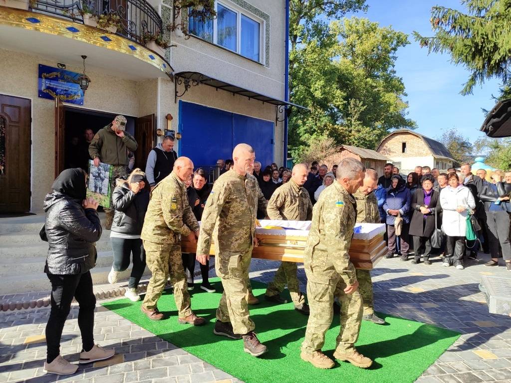 У Тлумачі в останню путь провели загиблого Героя Дмитра Самборського