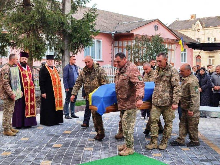 У Тлумачі зустріли загиблого на війні захисника Дмитра Самборського