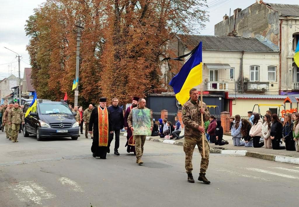 У Тлумачі зустріли загиблого на війні захисника Дмитра Самборського