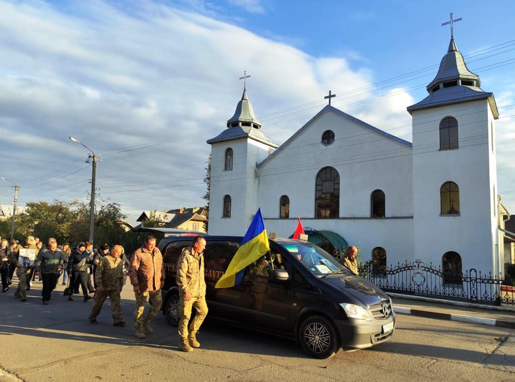 У Тлумачі зустріли загиблого на війні захисника Дмитра Самборського