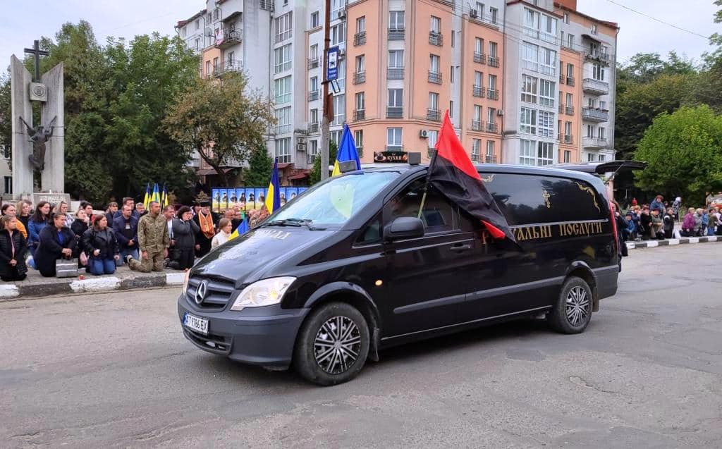 У Тлумачі зустріли загиблого на війні захисника Дмитра Самборського