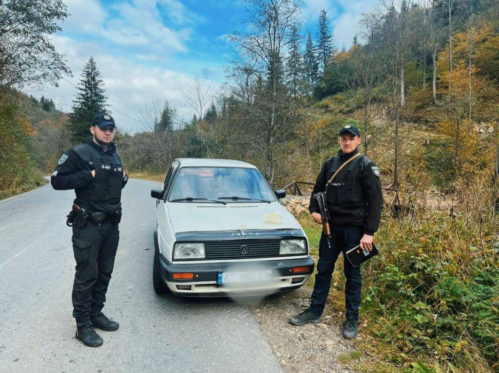 Прикарпатські поліцейські по «гарячих слідах» розшукали викрадача автівки