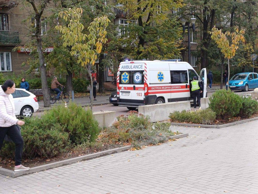 ДТП у Франківську: авто збило на переході жінку. ФОТО