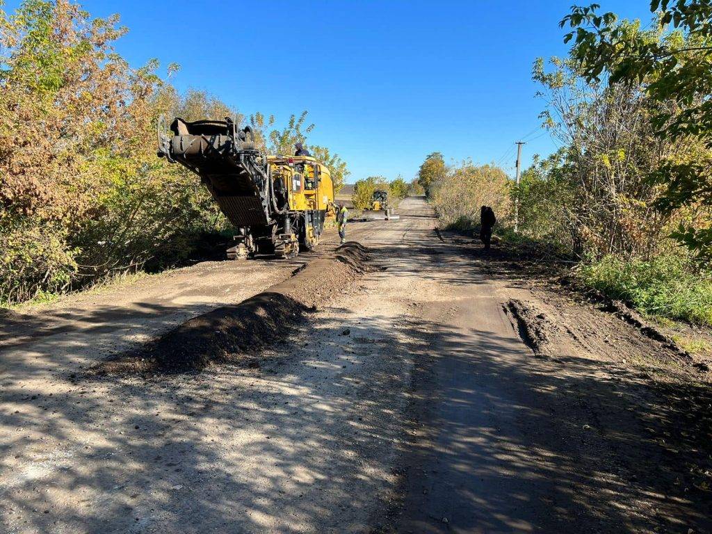 На Франківщині продовжують ремонтувати найпроблемніші ділянки доріг