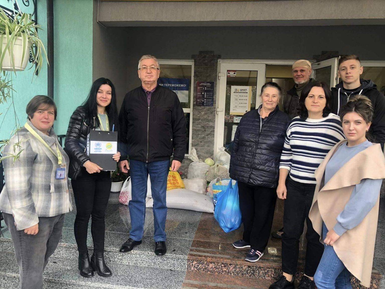 Села Франківської громади зібрали майже 9 тонн продуктів для військових та переселенців. ФОТО