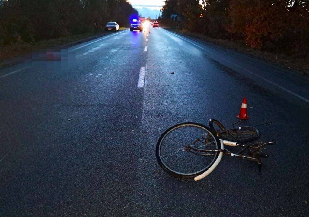 На Калущині нетверезий депутат смертельно травмував велосипедиста-пенсіонера. ФОТО